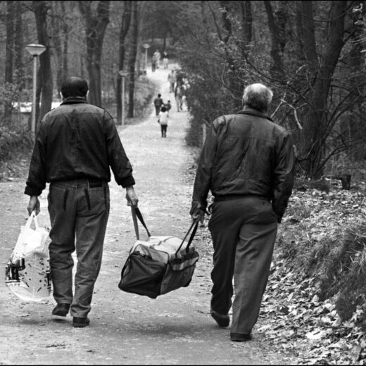 ‘We zitten en wachten en kijken naar elkaars gezichten': drie weken in een AZC