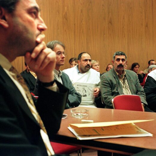 Hoe het asielstelsel in 1999 door een recordinstroom dreigde te ontploffen