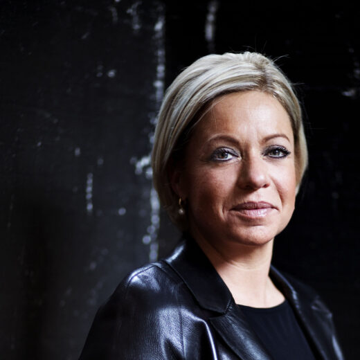 Hoe minister Hennis haar eigen verdediging voert