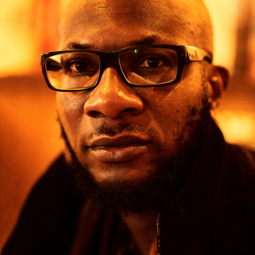 Teju Cole: ‘Vooral witte mensen zijn geïnteresseerd in ras’