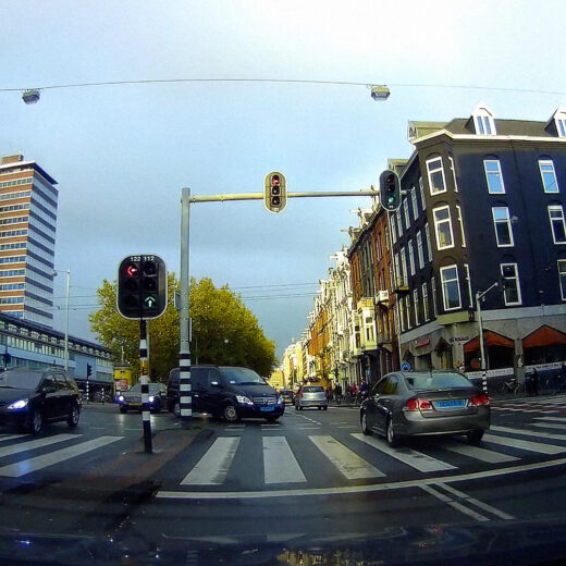 'Neem bakstenen en molotovs mee!' Meelezen in de appgroepen tegen Uber