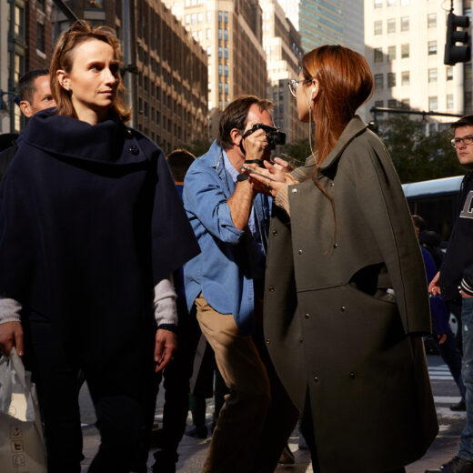 Deze straatfotograaf zag hoe de smartphone ons naar binnen deed keren