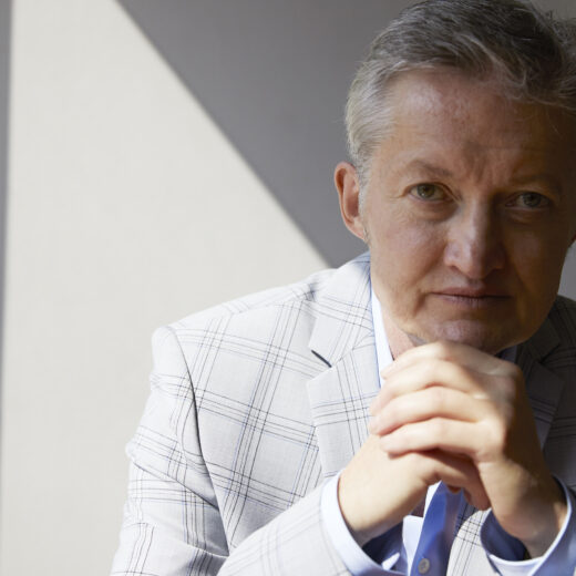 Maxim Februari: ‘Vroeger las je de krant, nu word je door de krant gelezen’