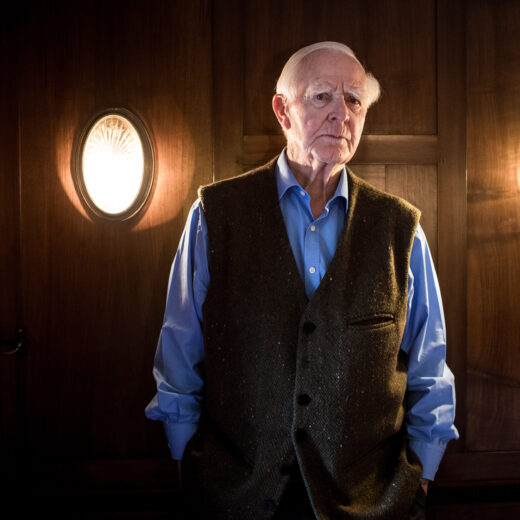 Spionagegrootmeester John le Carré flikt het weer