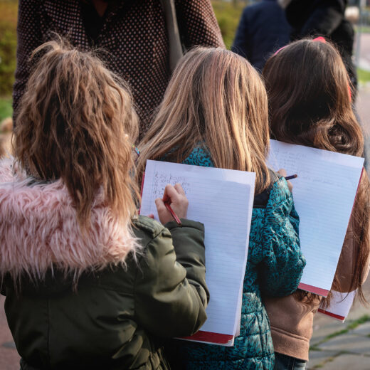 Hoe de schoolschrijver kinderen aan het schrijven krijgt – en daarmee aan het lezen