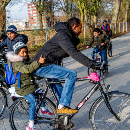 Waarom vluchtelingenopvang beter op lokaal niveau geregeld kan worden: ‘Steden kunnen de Europese asiel-impasse doorbreken’