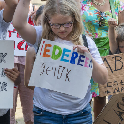 Politici roepen op tot verbondenheid, maar ondermijnen zelf de solidariteit