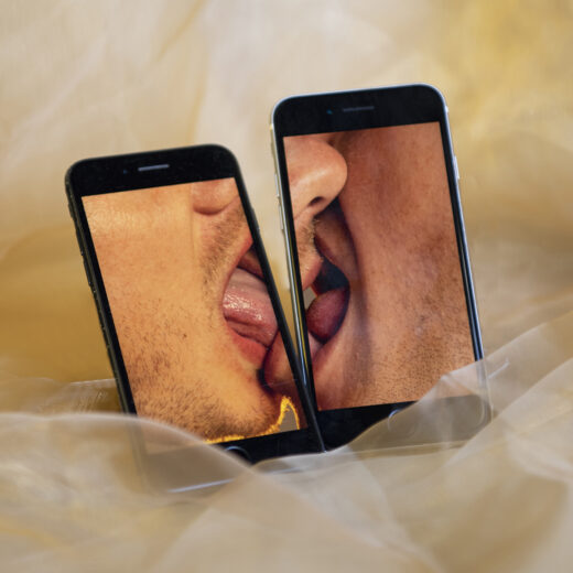 Verslaafd aan online aandacht: in de greep van datingapp Grindr