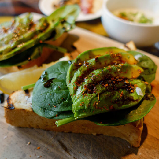 Kijk voorbij de avocado-toast! Op naar een genuanceerder beeld van de generaties