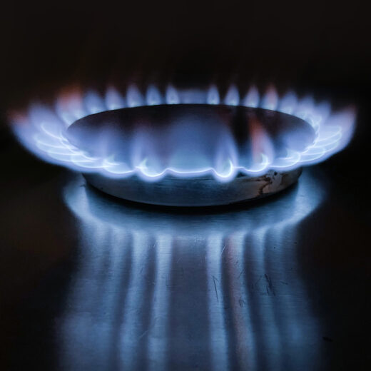 Compenseer niet iedereen voor de gestegen olie- en gasprijzen