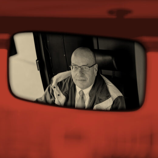 Hoe het boegbeeld van het strengste asielbeleid in decennia nu zelf vluchtelingen ophaalt