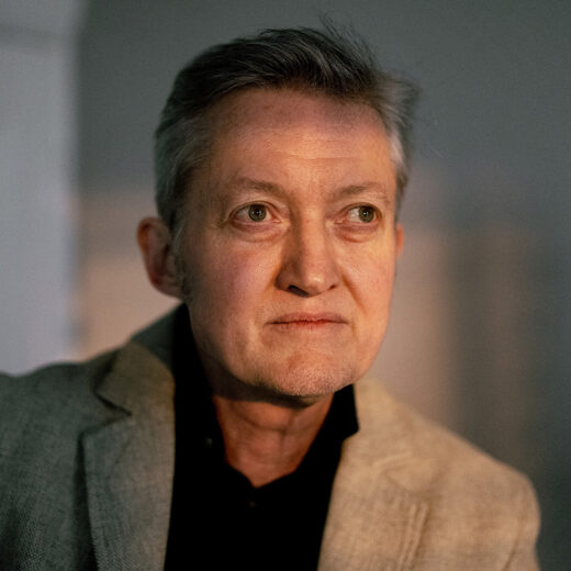 Maxim Februari: ‘Dat we de macht al jaren niet bevragen, is angstaanjagend’