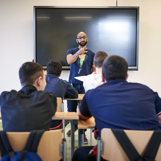 Voor de klas staan leer je niet uit een boekje: 'Het is kennis van hoofd, hart en handen'