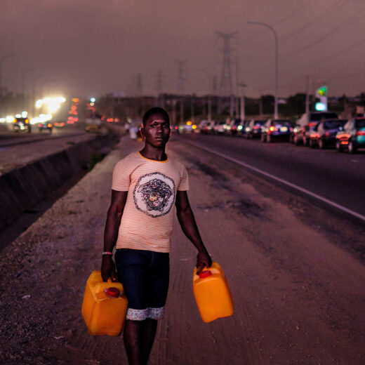 Giftige benzine naar Nigeria: ‘Waarom exporteert Europa de rotzooi die het zelf niet wil wel naar ons?’