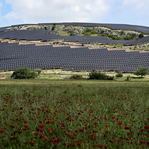 De Green Deal in de praktijk: In Griekenland dreigt de energietransitie een verdienmodel te worden voor fossiele megabedrijven