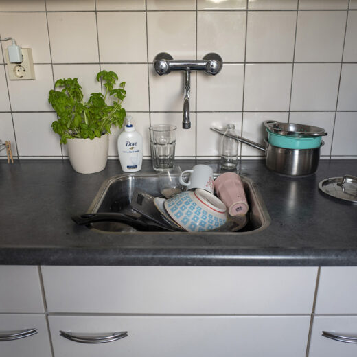 Betaal je de rekening niet, gaat de waterkraan dicht – ook bij gezinnen met kinderen