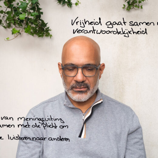 Met vrouwen aan tafel is de kans op vrede groter